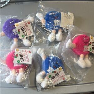 Set of 5 plush M&Ms. 2 Blue, 2 Pink, 1 Purple